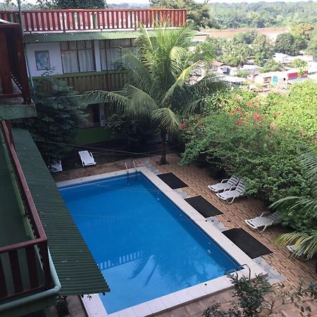 Tambopata Hostel ปูแอร์โต มัลโดนาโด ภายนอก รูปภาพ