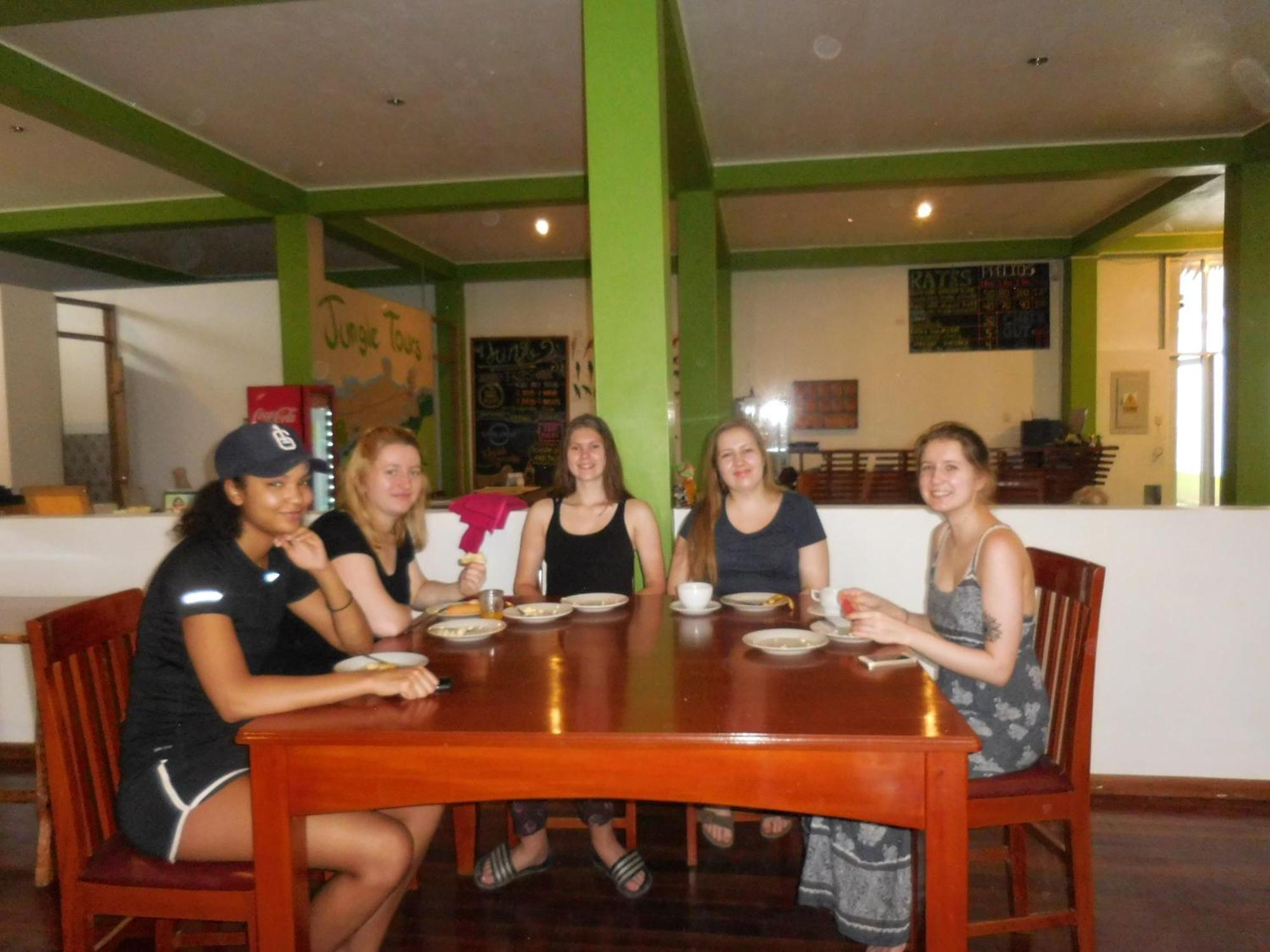Tambopata Hostel ปูแอร์โต มัลโดนาโด ภายนอก รูปภาพ