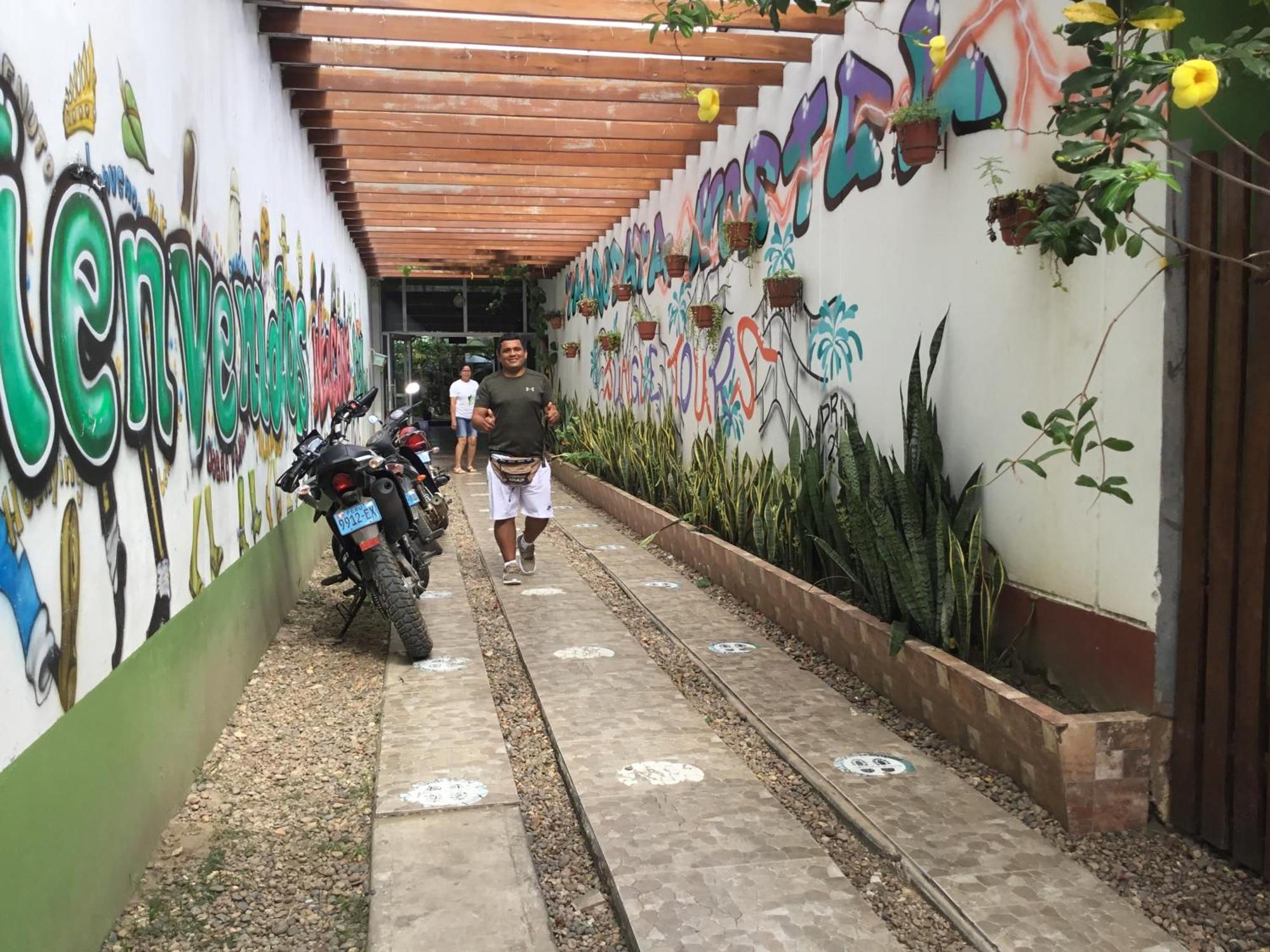 Tambopata Hostel ปูแอร์โต มัลโดนาโด ภายนอก รูปภาพ